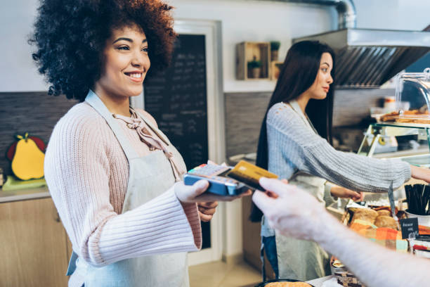 istock Client using credit card in fast food restaurant 1047644418
