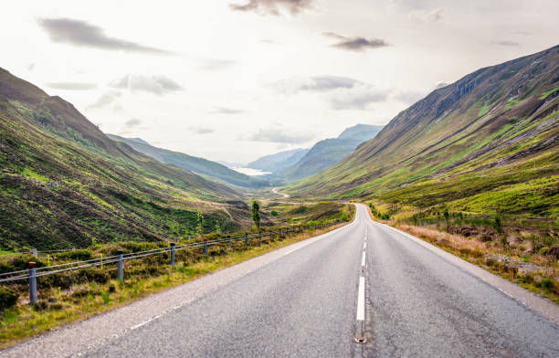 estrada aberta escocês - landscape uk scotland scenics - fotografias e filmes do acervo