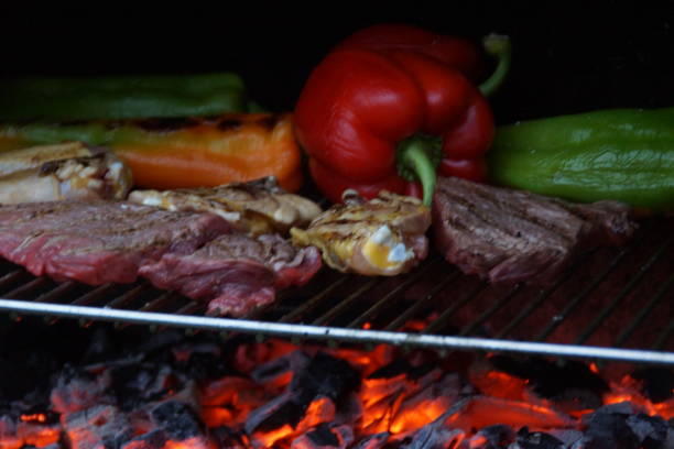 ラ料理 au バーベキュー、c ' est un repas d'été - barbecue grill broiling barbecue vegetable ストックフォトと画像