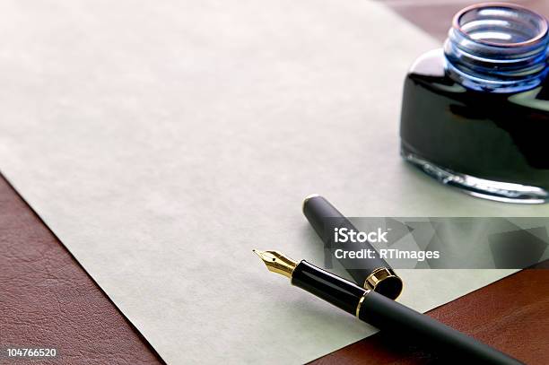 Scrivere Una Lettera - Fotografie stock e altre immagini di Penna stilografica - Penna stilografica, Scrivania, Calamaio