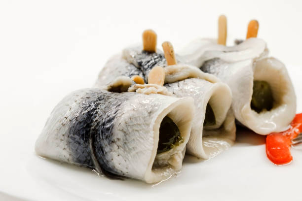 rollmops - филе маринованной сельди - rollmops стоковые фото и изображения