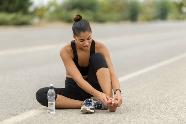 istock Injury her foot on road 1047676084