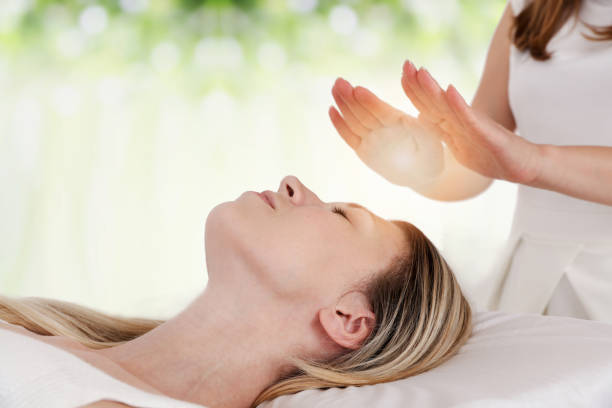 woman having reiki healing treatment , alternative medicine concept. - reiki alternative therapy massaging women imagens e fotografias de stock