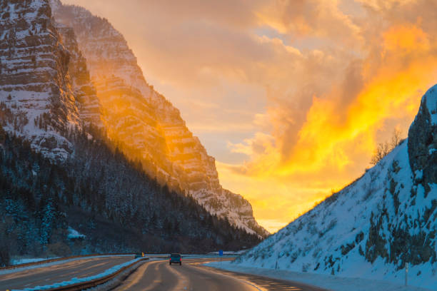 highway through fire and ice mountain - provo imagens e fotografias de stock