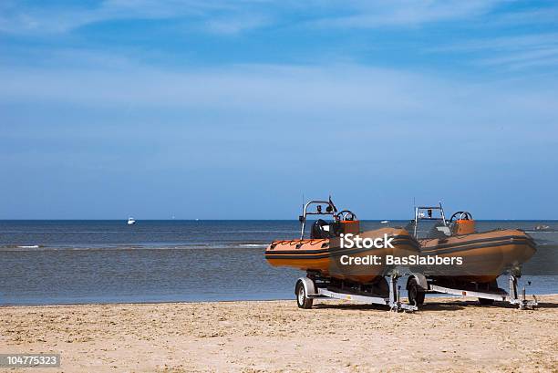 Photo libre de droit de Beachlife Lifeboats Sur La Plage banque d'images et plus d'images libres de droit de Bateau de voyageurs - Bateau de voyageurs, Canot pneumatique, Chaloupe