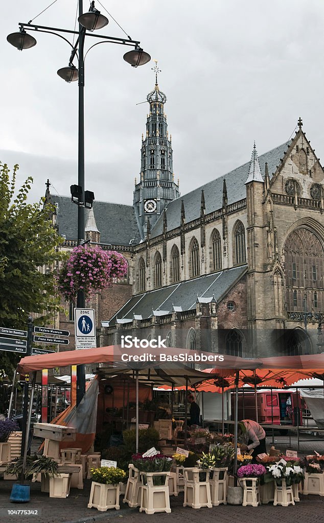都市、月曜日の朝の市場 - オランダのロイヤリティフリーストックフォト