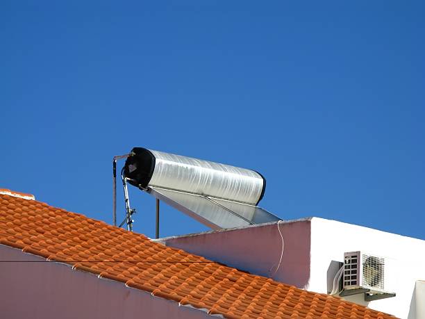 solar wasserspeicher - wasserspeicher fotografías e imágenes de stock