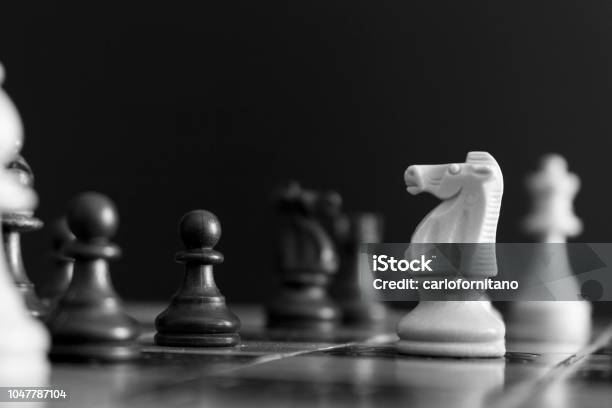 Jogo Do Desafio Da Inteligência Da Batalha Da Xadrez Da Estratégia No  Tabuleiro De Xadrez Imagem de Stock - Imagem de xadrez, gerência: 107475319