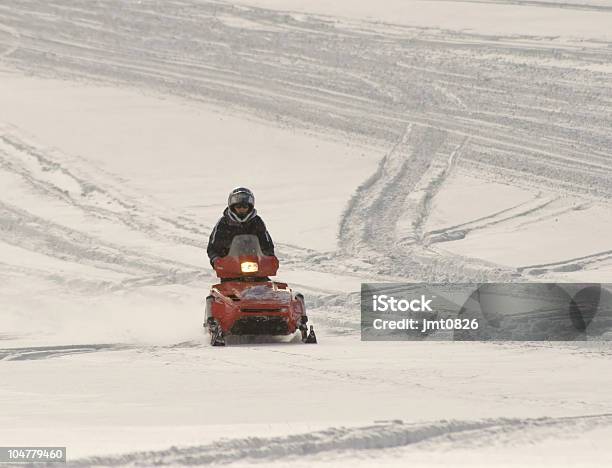 Foto de Andar De Snowmobile Nas Montanhas Big Horn De Wyoming e mais fotos de stock de Adolescente