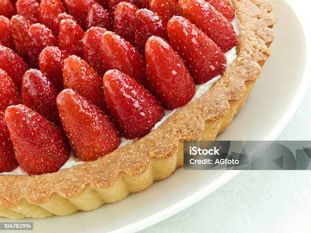 Torta De Frutas - Fotografias de stock e mais imagens de Bolo de Queijo de Morango - Bolo de Queijo de Morango, Tarte de Morango, Alimentação Saudável