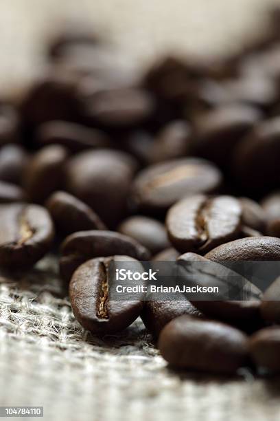 Kaffee Kaffeebohnen Stockfoto und mehr Bilder von Bildhintergrund - Bildhintergrund, Bildschärfe, Braun