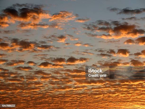 Abend Wolken Sonne Beleuchtet Stockfoto und mehr Bilder von Abenddämmerung - Abenddämmerung, Abstrakt, Beleuchtet