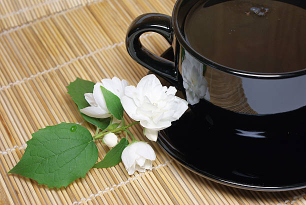 noir tasse à thé avec jasmine - jasmine tea black tea tea drink photos et images de collection