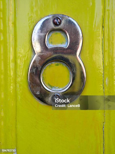 Tür Nummer Acht Stockfoto und mehr Bilder von Gelb - Gelb, Messing, Tür