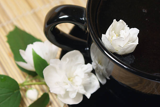noir tasse à thé avec jasmine - jasmine tea black tea tea drink photos et images de collection