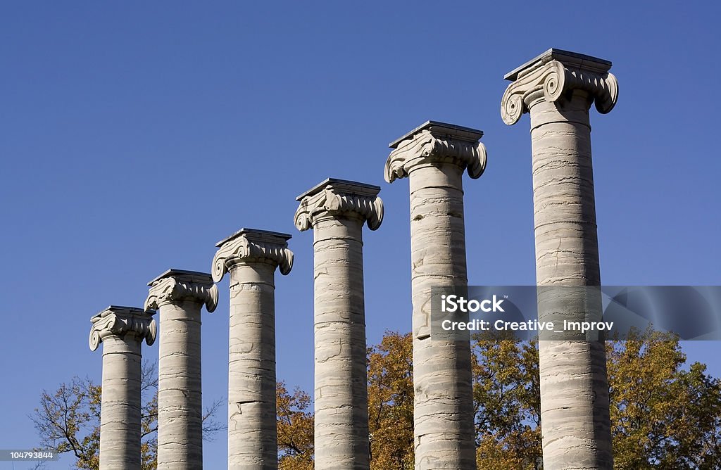 Classico colonne - Foto stock royalty-free di Colonna architettonica