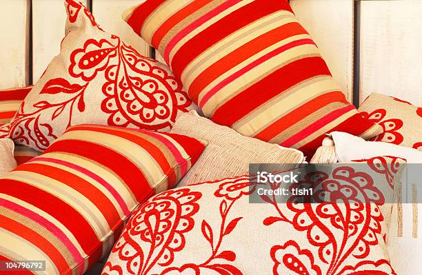 Multi Color Almohadas De Foto de stock y más banco de imágenes de Almohada - Almohada, Bricolaje, Cojín