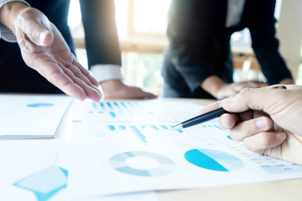 istock presentation in business group meeting 1048017678