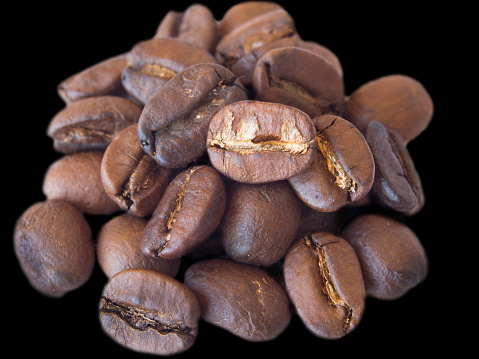 close-up dry coffee beans. unmilled turkish coffee beans. İsolated black background