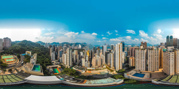 360 cityscape de panorama angle de vue de hong kong depuis le ciel. - hong kong sea sky cloud photos et images de collection