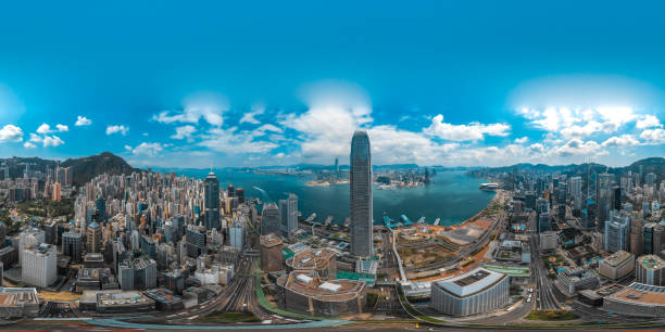 360 cityscape de panorama angle de vue de hong kong depuis le ciel. - hong kong skyline panoramic china photos et images de collection