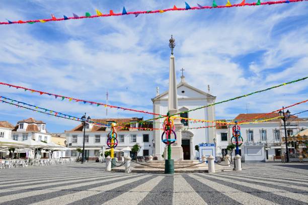 view of the town square, vila real de santo antonio. - church summer town square streamer imagens e fotografias de stock