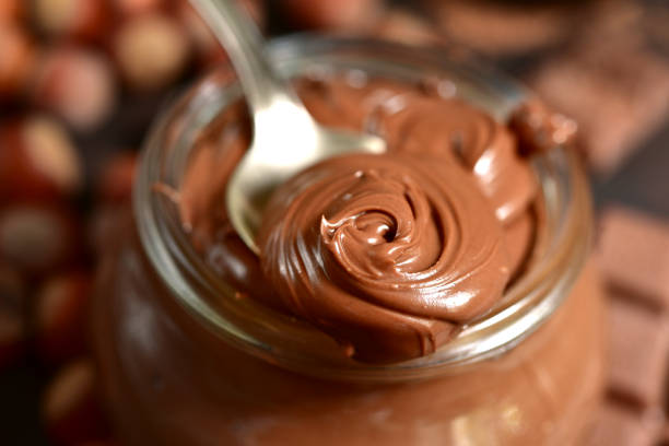 homemade chocolate hazelnut spread - chocolate spread imagens e fotografias de stock