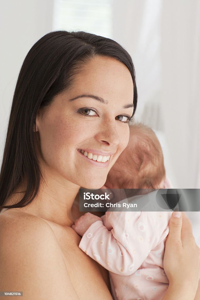 笑顔を持つ母の赤ちゃん - 25-29歳のロイヤリティフリーストックフォト