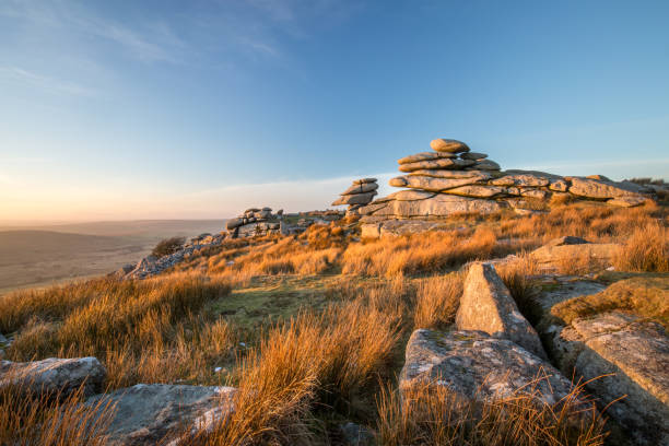 złoty blask nad cheesewring, bodmin moor, kornwalia - bodmin moor zdjęcia i obrazy z banku zdjęć