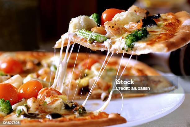 Pizza Stockfoto und mehr Bilder von Garnele - Meeresfrucht - Garnele - Meeresfrucht, Pizza, Erfrischung