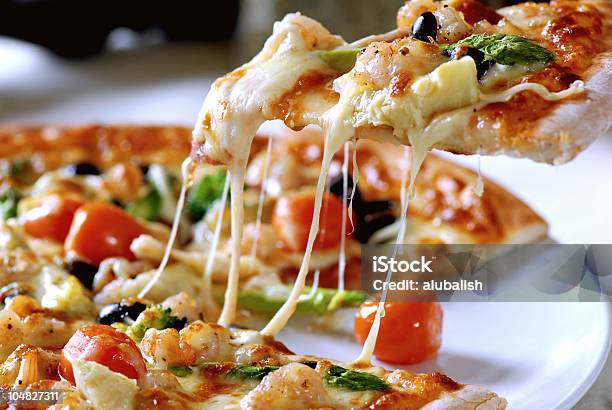 Fatia De Pizza - Fotografias de stock e mais imagens de Assado no Forno - Assado no Forno, Cogumelo Comestível, Comida