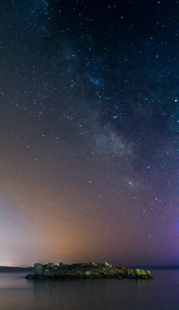istock Milky way in Illa dos Ratos, Riveira (Galicia) 1048301066