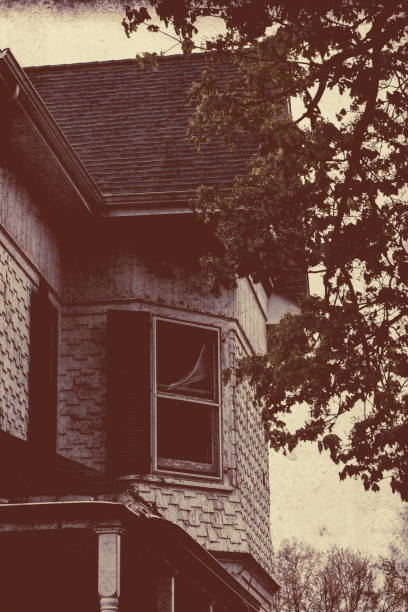 istock Creepy Old House Details 1048318276