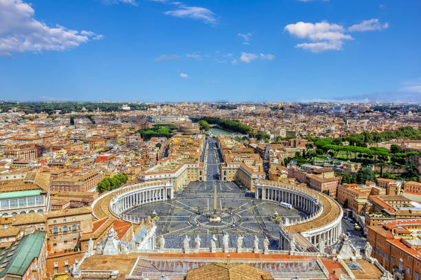 вид на площадь святого петра в ватикане из папской базилики святого петра - vatican стоковые фото и изображения