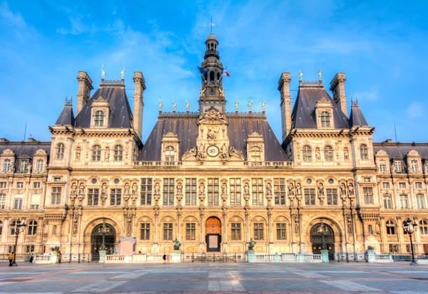 rathaus (hotel de ville) in paris, frankreich - paris square architecture travel destinations urban scene stock-fotos und bilder