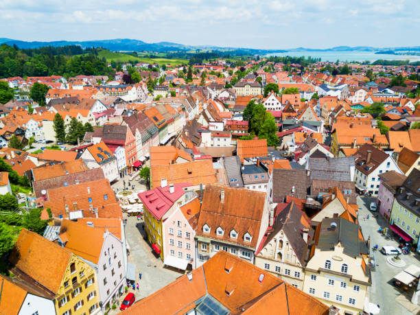 フュッセンの町空撮 - allgau city bavaria altstadt ストックフォトと画像