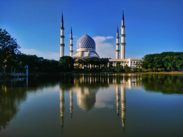 istock Sultan Salahuddin Abdul Aziz Shah Mosque, Shah Alam 1048580174