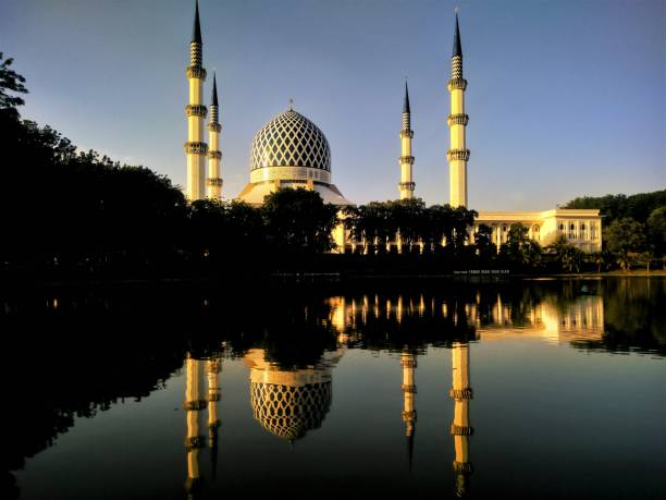 istock Sultan Salahuddin Abdul Aziz Shah Mosque, Shah Alam 1048580200