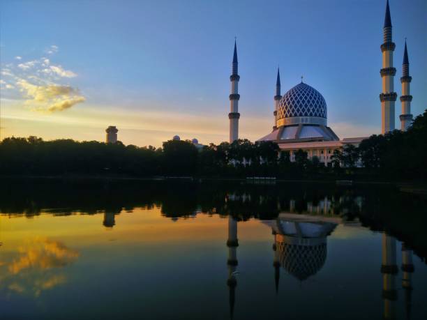 istock Sultan Salahuddin Abdul Aziz Shah Mosque, Shah Alam 1048582226