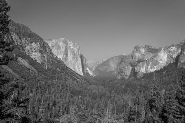 istock Yosemite Valley from Tunnel view 1048592976