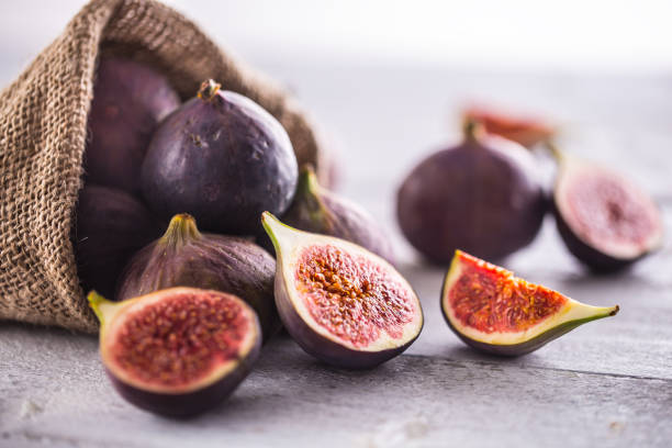 istock A few figs freely lying on old wooden table. 1048680436