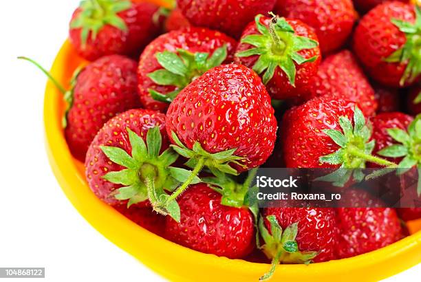 Fragola - Fotografie stock e altre immagini di Alimentazione sana - Alimentazione sana, Bianco, Cibo