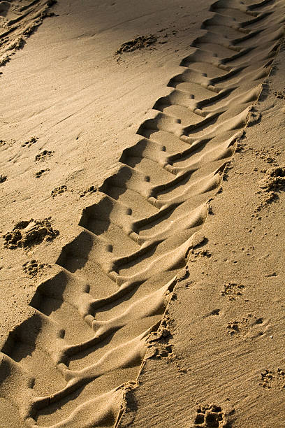 drukować - tire track making tire construction zdjęcia i obrazy z banku zdjęć