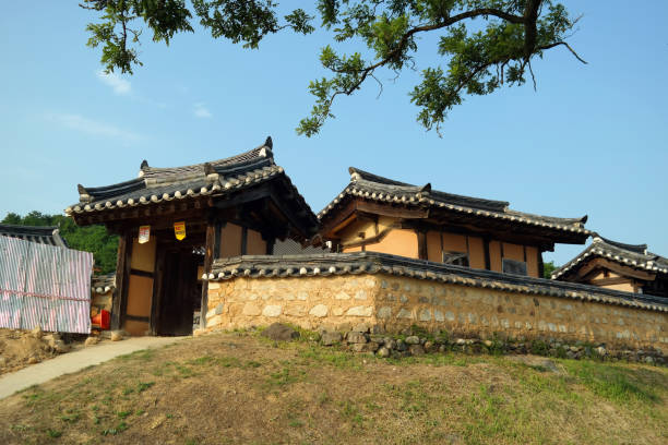 istock Sungjuhyanggyo Confucian School 1048707082