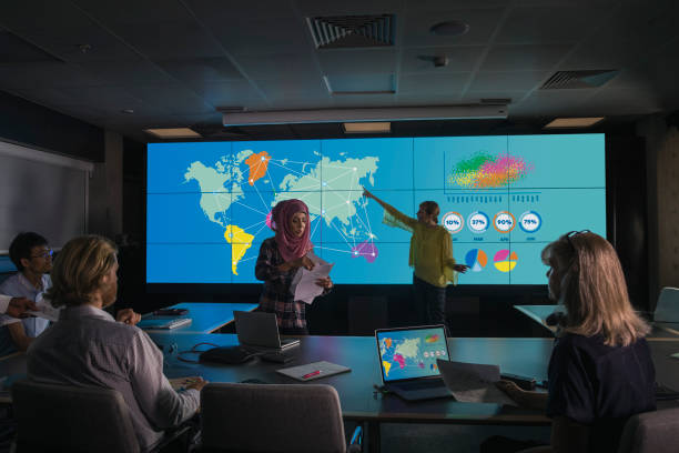 istock Presenting their Research to Colleagues 1048721098