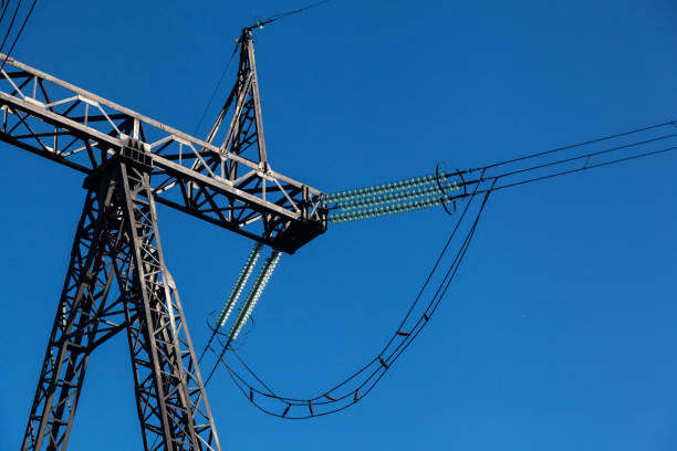 Crude plan metal high-voltage pole