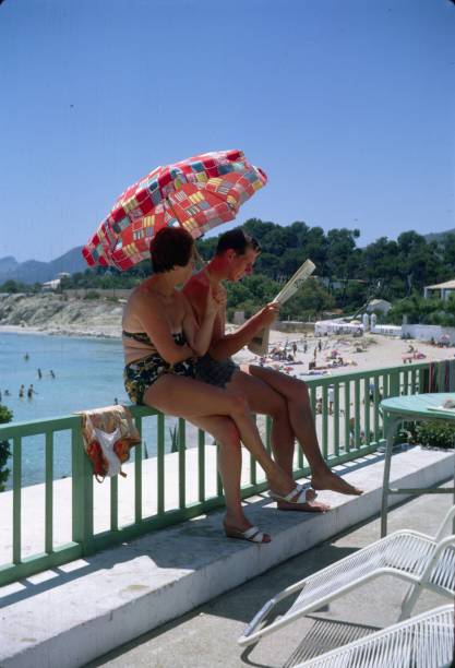 holidaymakers on the holiday island mallorca - image created 1960s 1960s style beach women imagens e fotografias de stock