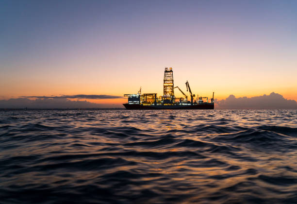 oil tanker - oil rig sea oil industry oil imagens e fotografias de stock