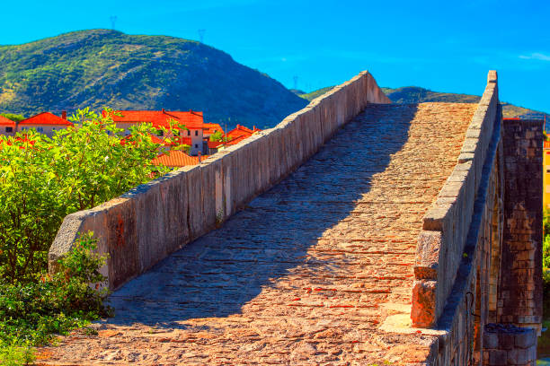 ponte di pietra a trebinje - trebinje foto e immagini stock