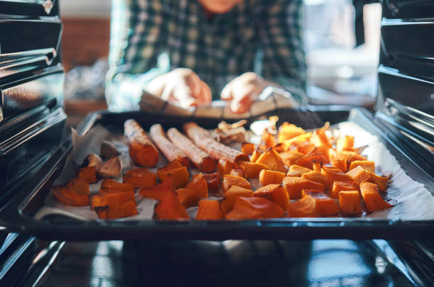 roasting pumpkins in the oven - roasted imagens e fotografias de stock